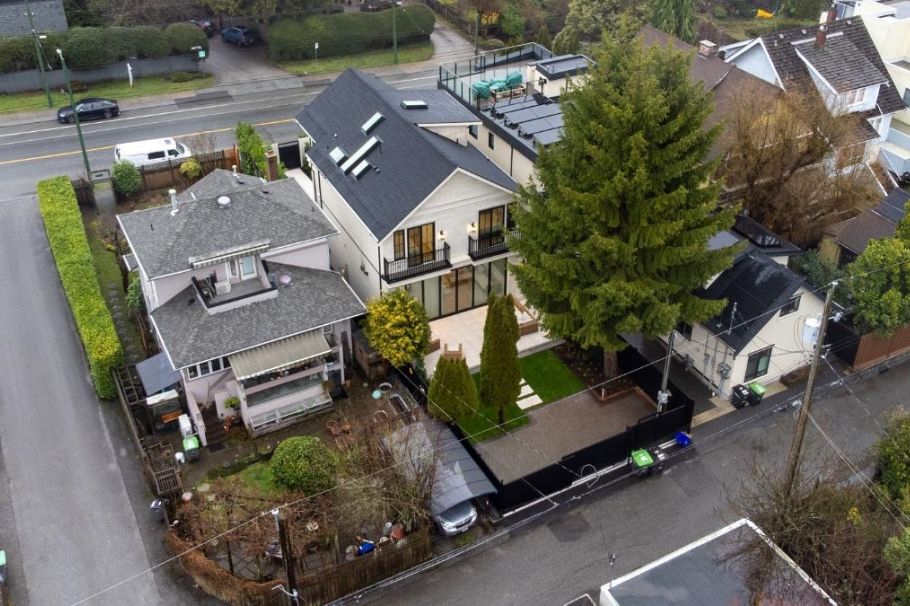 4454 W 4th Avenue Vancouver, BC - 5