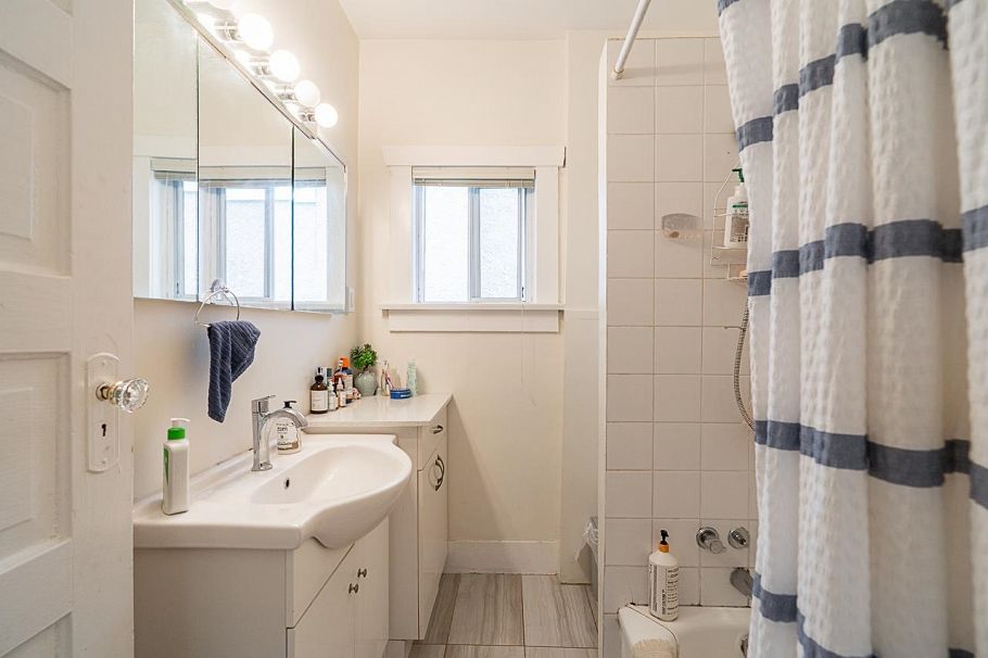 4534 W 5th Avenue Vancouver, BC - 17