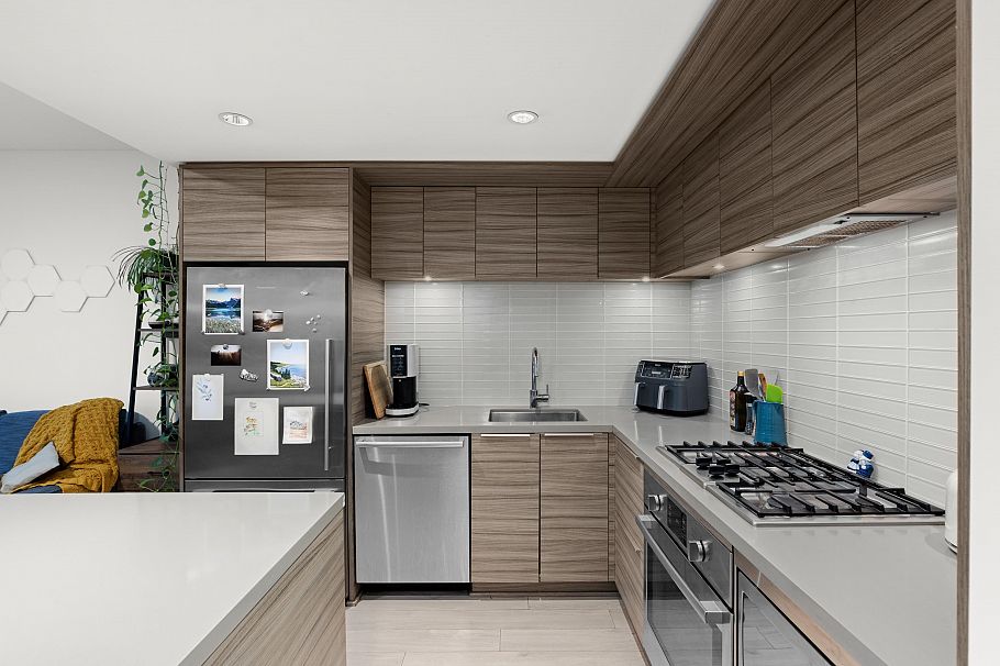 205 1550 Fern Street North Vancouver, BC - 5