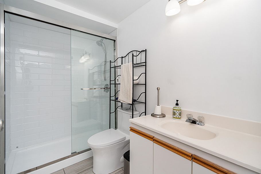 1490 E 15th Avenue Vancouver, BC - 13