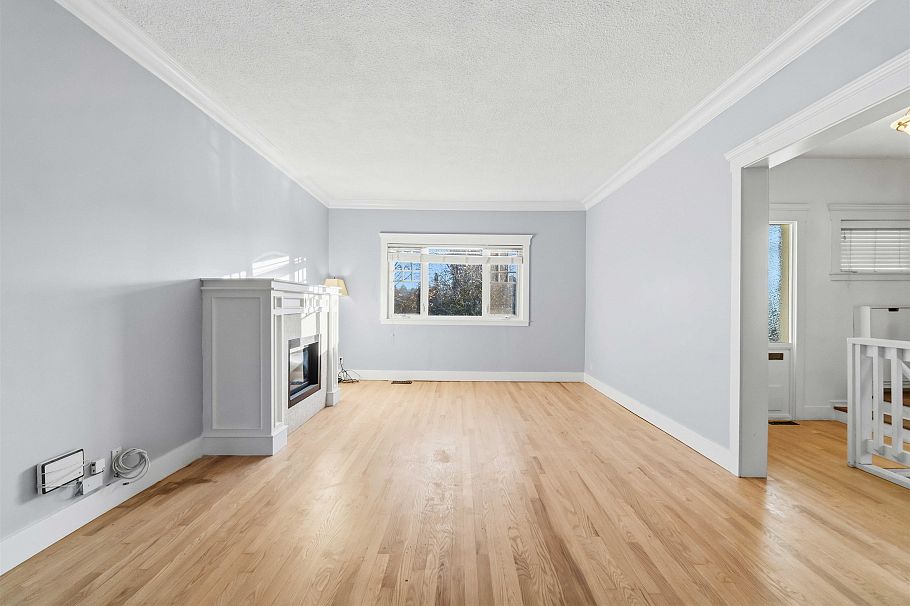 621 E 23rd Avenue Vancouver, BC - 3