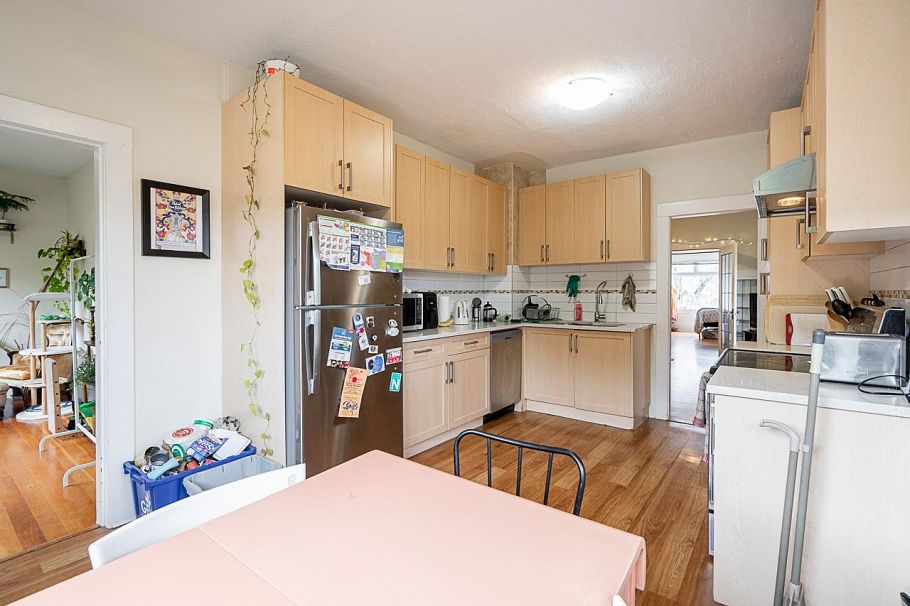 4534 W 5th Avenue Vancouver, BC - 12