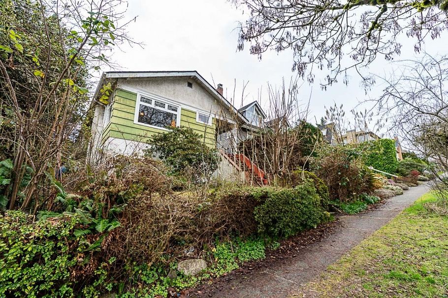 4534 W 5th Avenue Vancouver, BC - 2