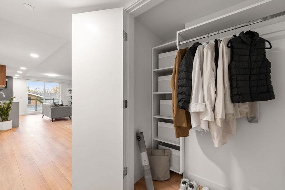 311 2419 Grant Street Vancouver, BC - 23