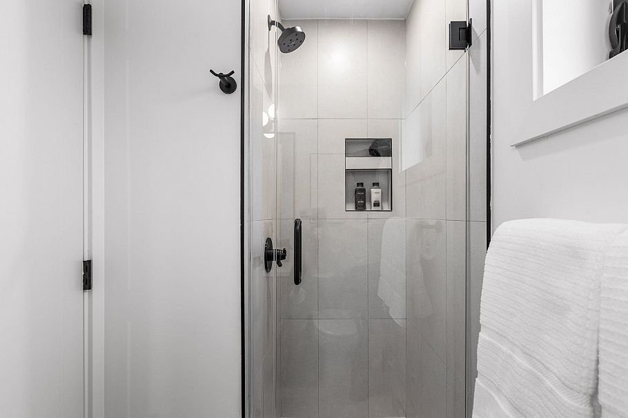 2632 Ward Street Vancouver, BC - 26