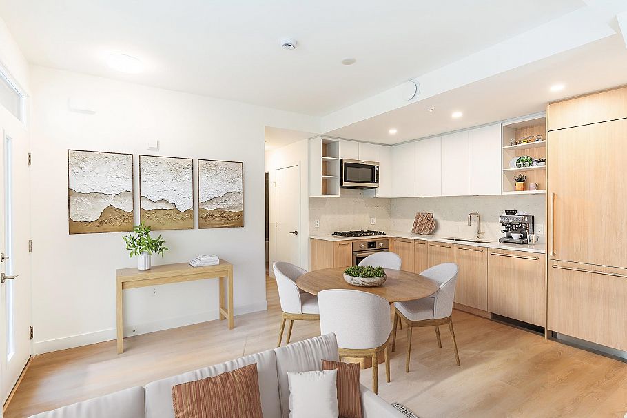 123 2050 Glenaire Drive North Vancouver, BC - 1