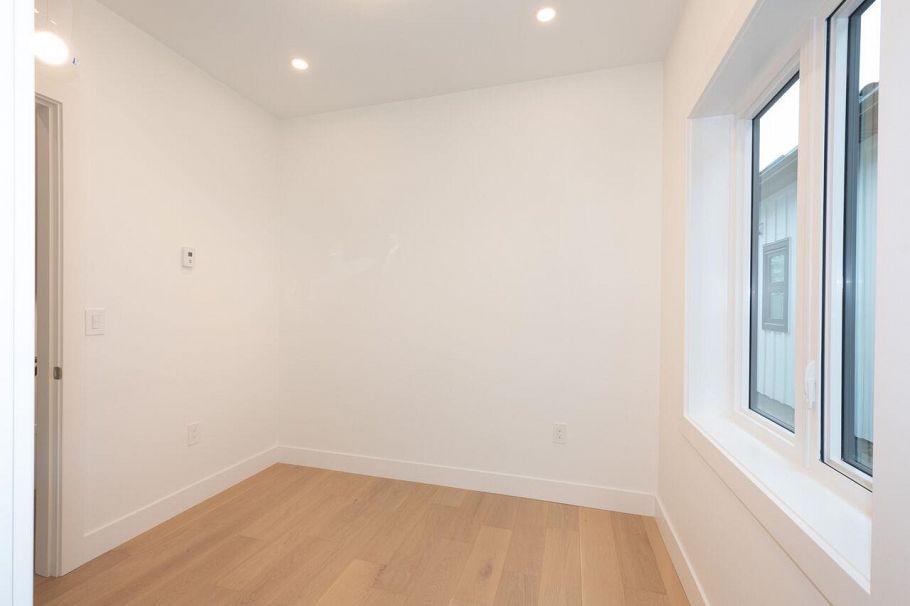 4424 W 4th Avenue Vancouver, BC - 24