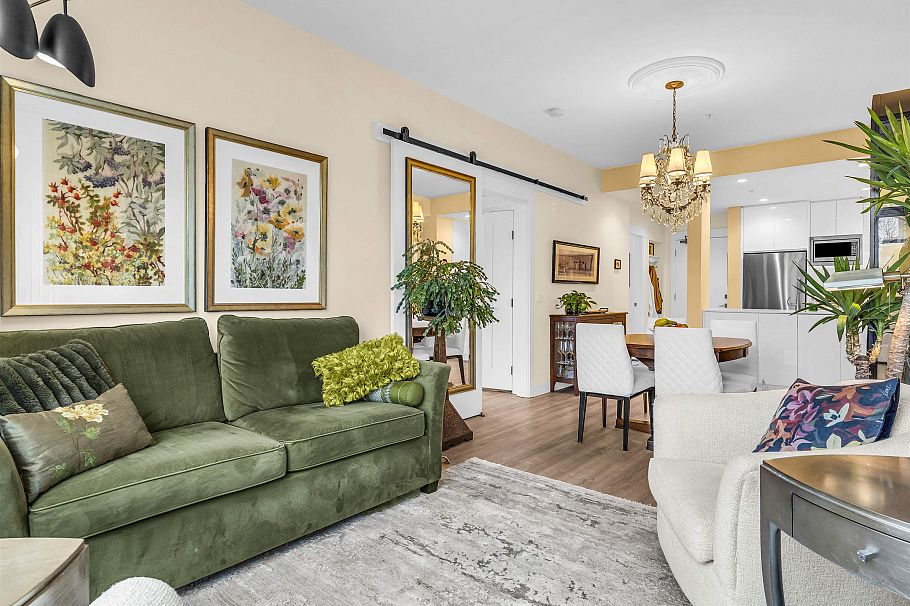 206 715 W 15th Street North Vancouver, BC - 28