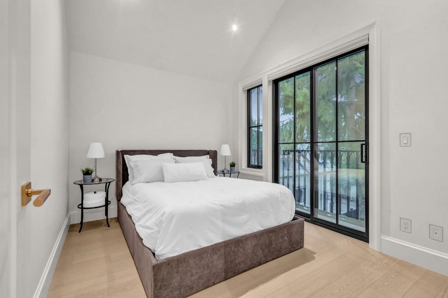 4454 W 4th Avenue Vancouver, BC - 25