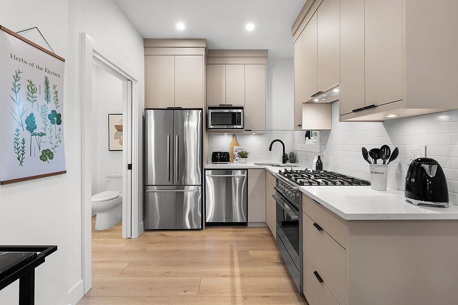 2632 Ward Street Vancouver, BC - 7