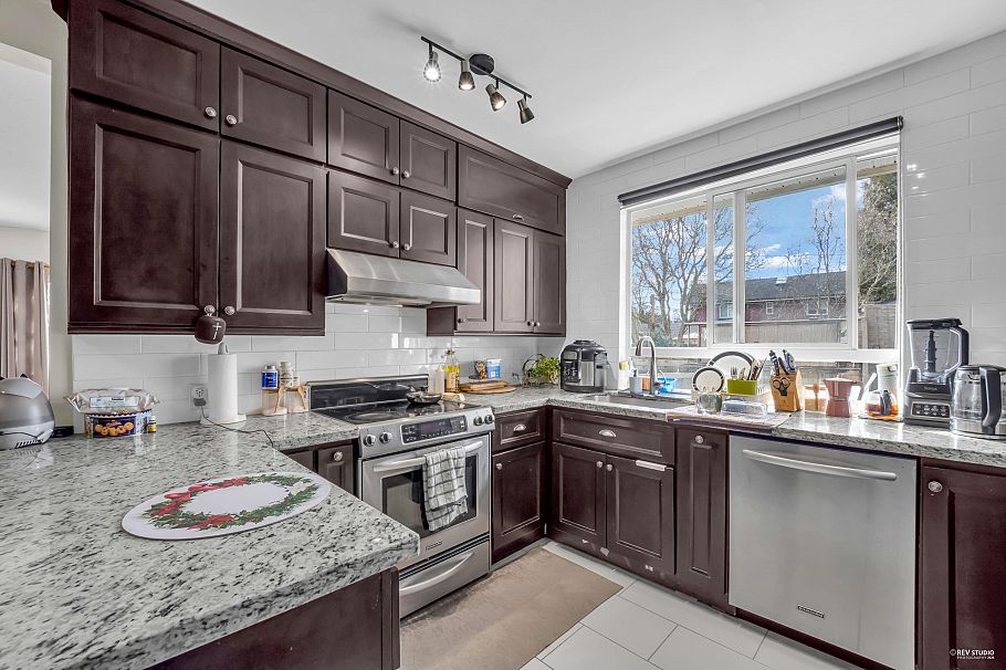 2240 Douglas Crescent Richmond, BC - 24