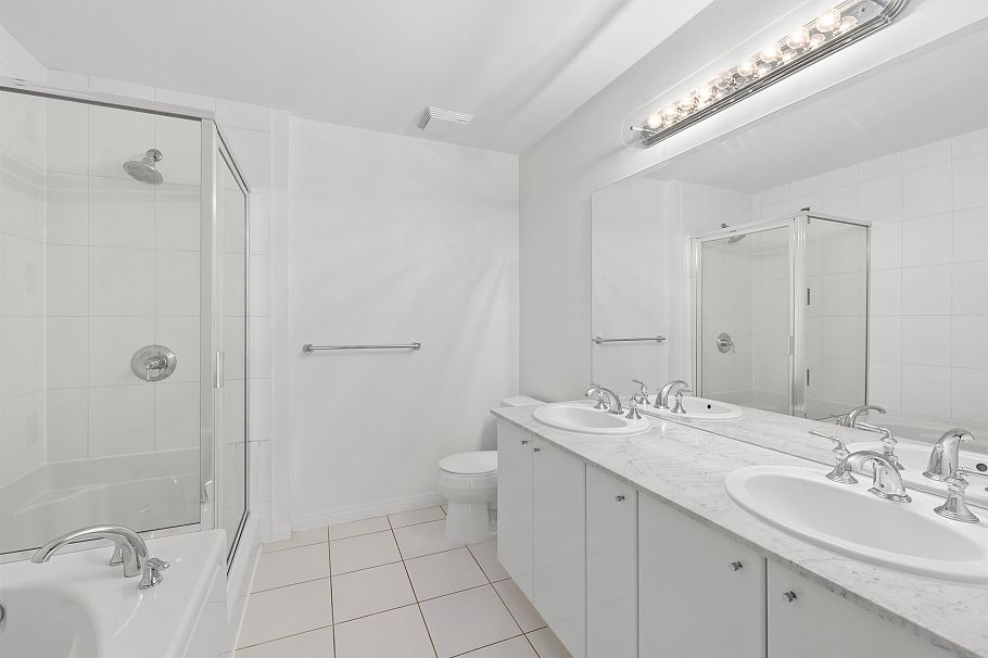 307 100 E Esplanade Avenue North Vancouver, BC - 10