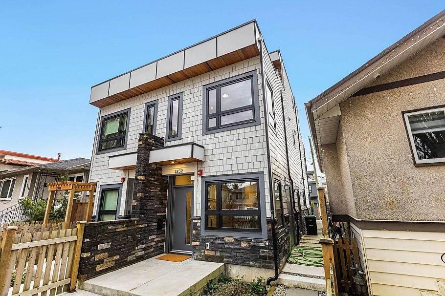 2632 Ward Street Vancouver, BC - 1