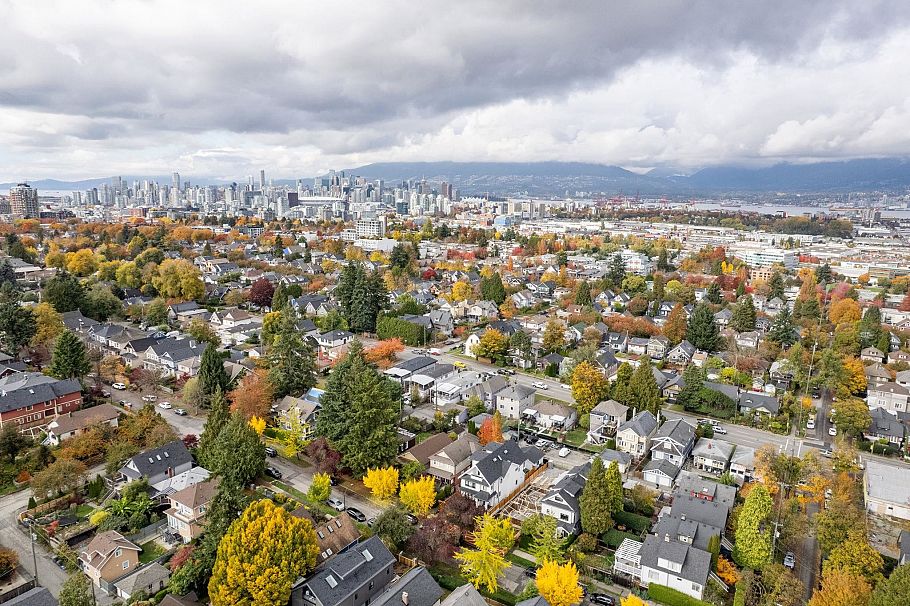 764 E 14th Avenue Vancouver, BC - 38