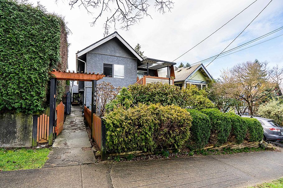 1490 E 15th Avenue Vancouver, BC - 1