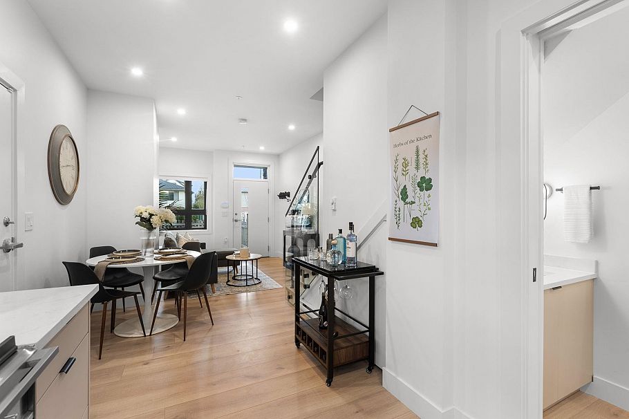 2632 Ward Street Vancouver, BC - 12