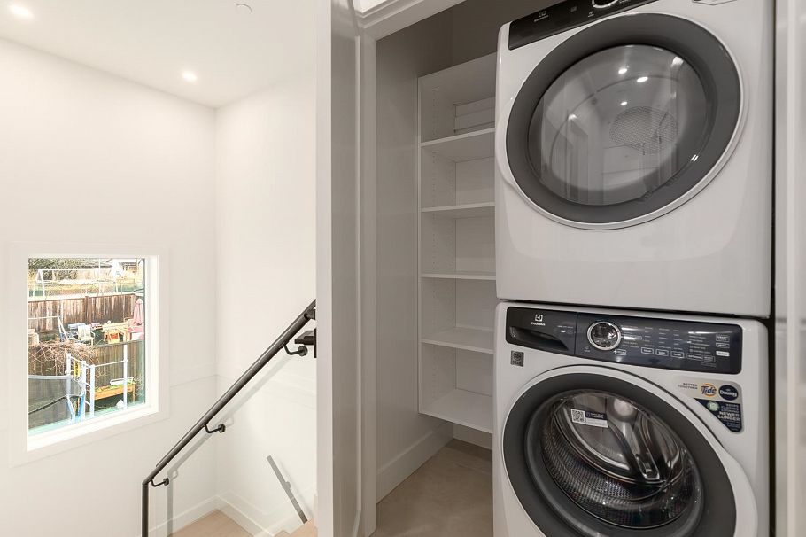 1 3506 E Pender Street Vancouver, BC - 18