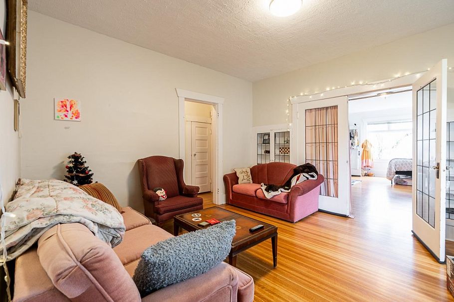 4534 W 5th Avenue Vancouver, BC - 9