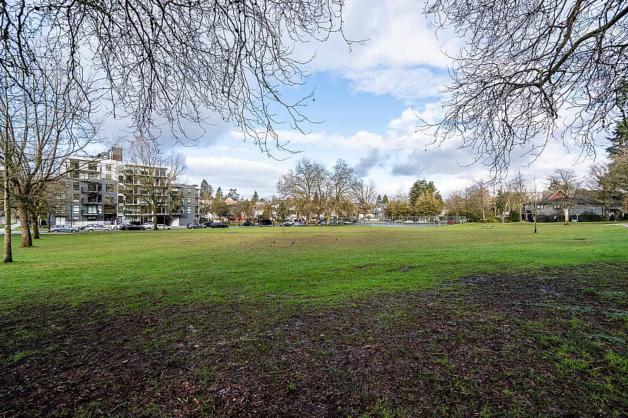 1490 E 15th Avenue Vancouver, BC - 16