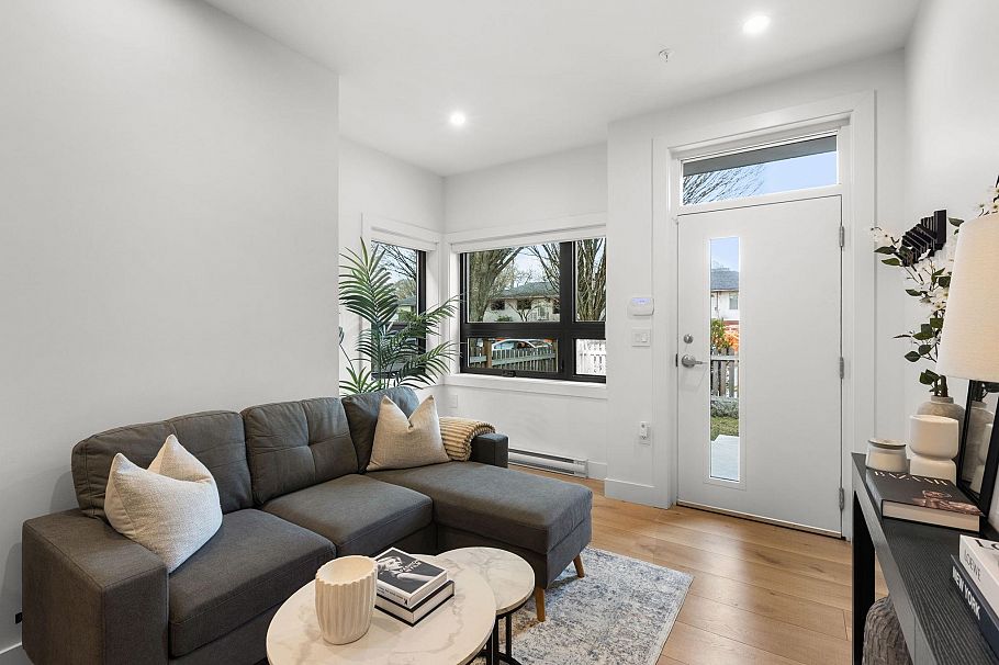 2632 Ward Street Vancouver, BC - 2