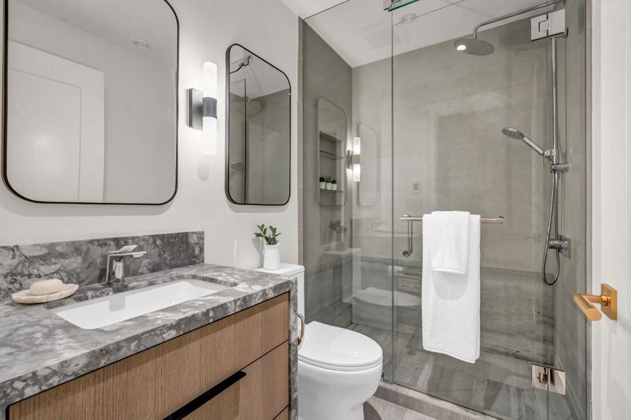 4454 W 4th Avenue Vancouver, BC - 27