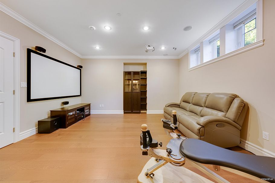 4042 W 20th Avenue Vancouver, BC - 32