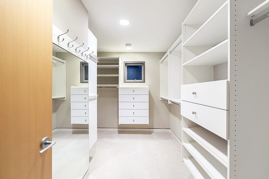 687 Beachview Drive North Vancouver, BC - 21