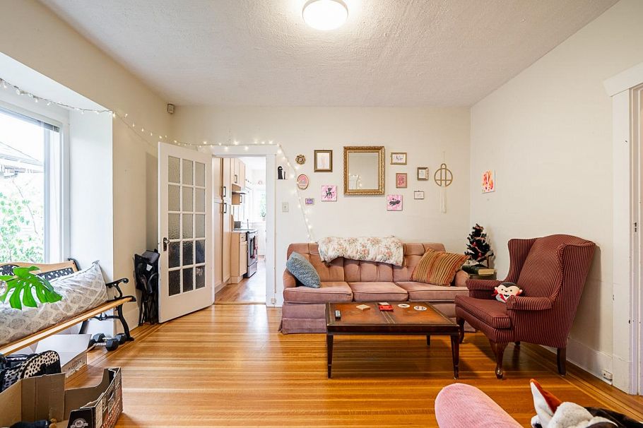 4534 W 5th Avenue Vancouver, BC - 8