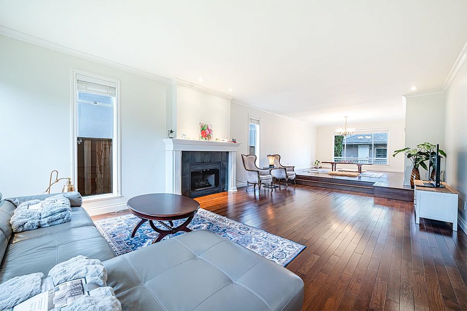 4570 W 13th Avenue Vancouver, BC - 2