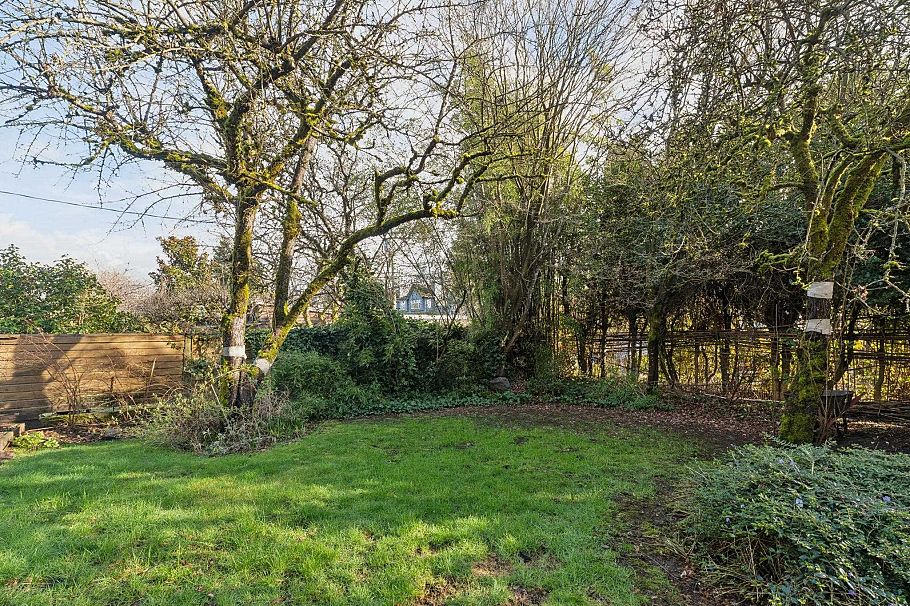 4436 W 11th Avenue Vancouver, BC - 24