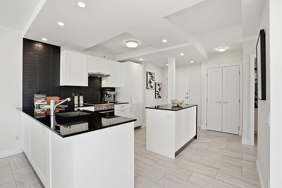 3206 1495 Richards Street Vancouver, BC - 4