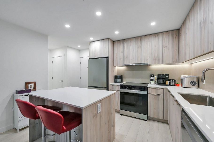 409 3596 Malsum Drive North Vancouver, BC - 4