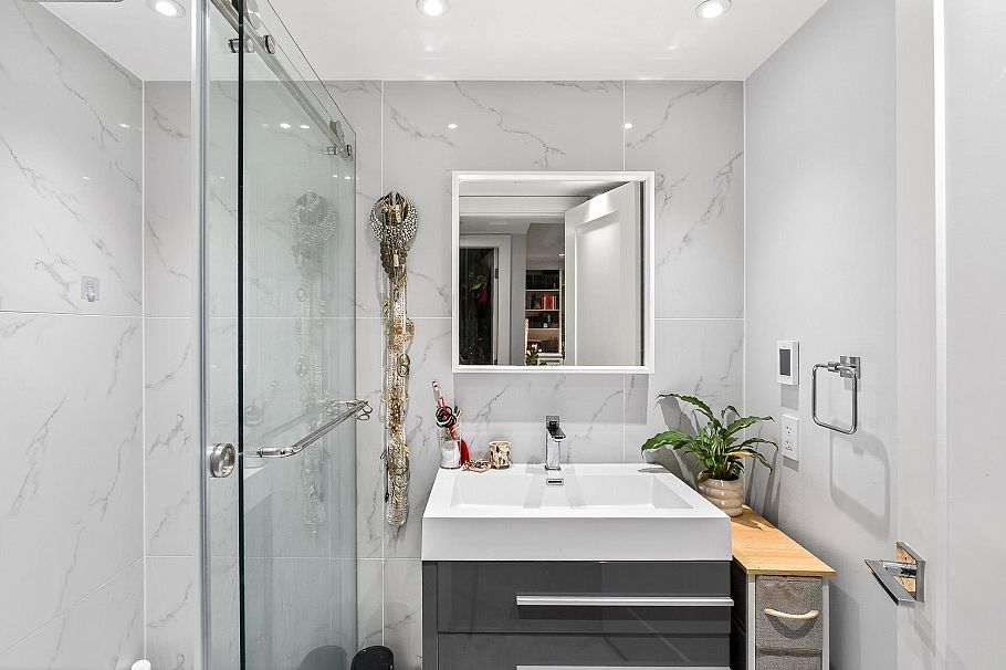 1614 Lynn Valley Road North Vancouver, BC - 22