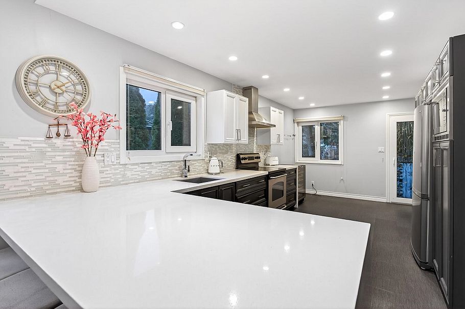 1614 Lynn Valley Road North Vancouver, BC - 9