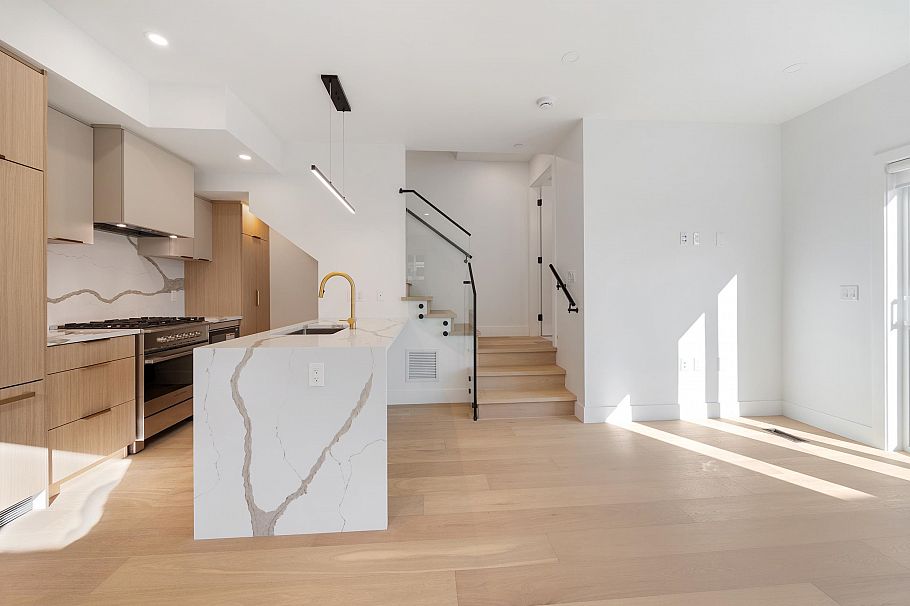 3 550 Kaslo Street Vancouver, BC - 5