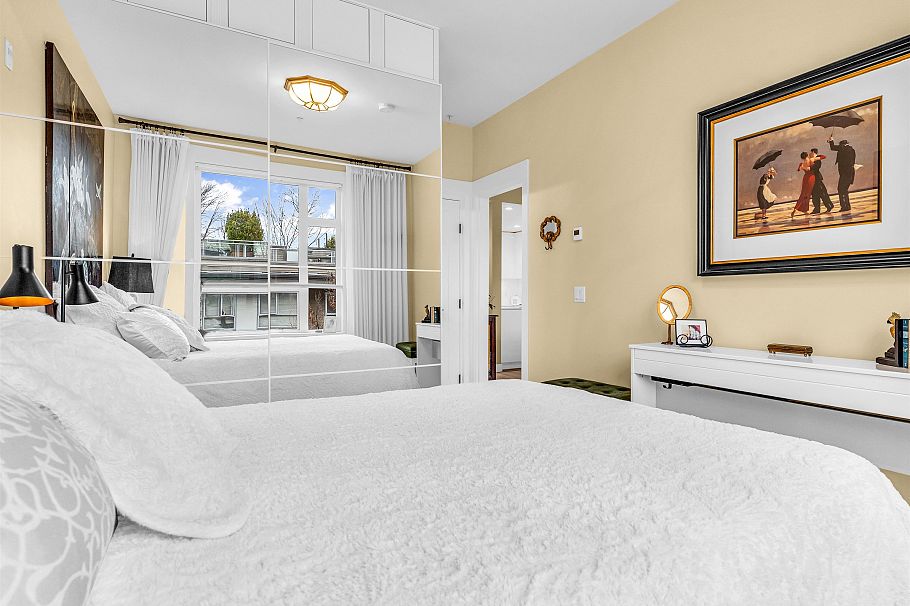 206 715 W 15th Street North Vancouver, BC - 10