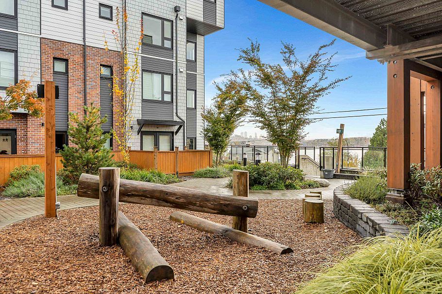 146 545 E 2nd Street North Vancouver, BC - 2