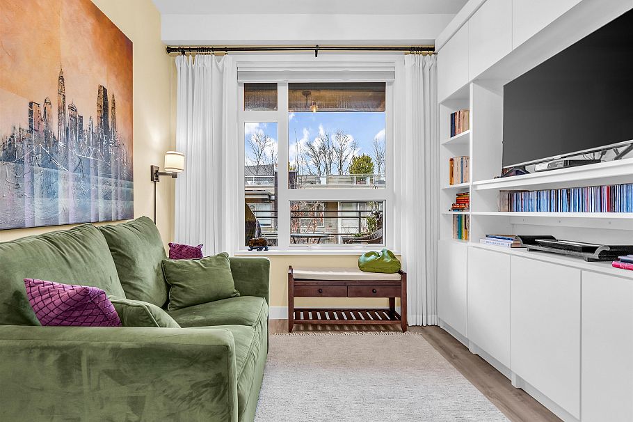 206 715 W 15th Street North Vancouver, BC - 14