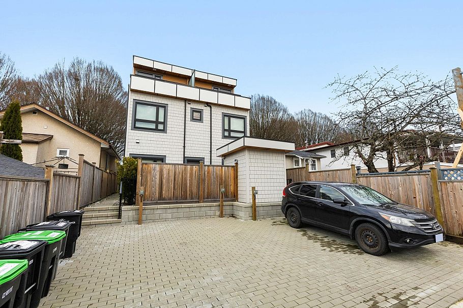 2632 Ward Street Vancouver, BC - 40