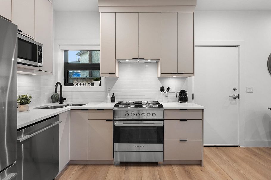 2632 Ward Street Vancouver, BC - 9