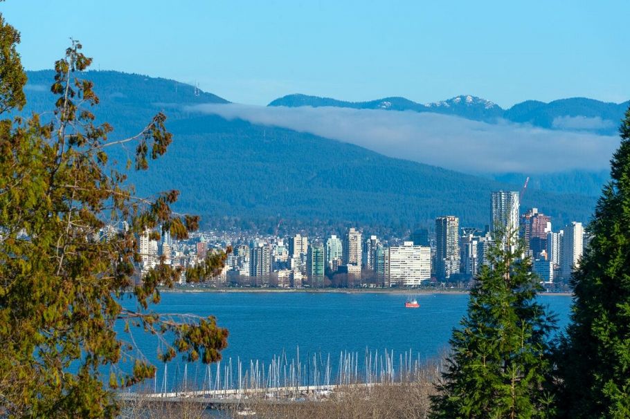 4426 W 4th Avenue Vancouver, BC - 1