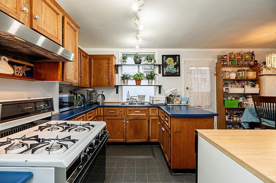 1490 E 15th Avenue Vancouver, BC - 6