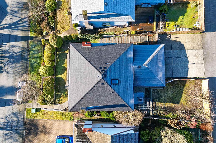 2735 Tempe Knoll Drive North Vancouver, BC - 32