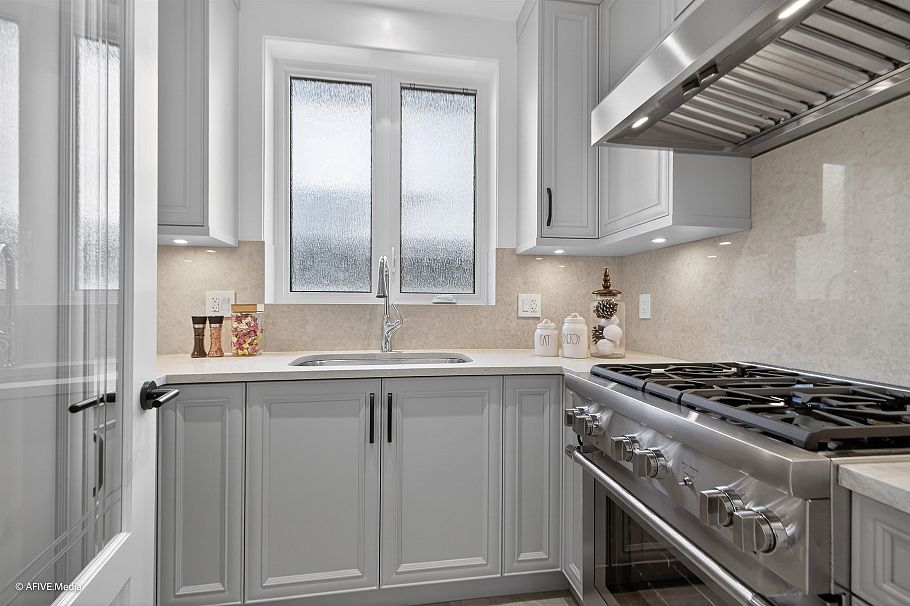 3349 W 37th Avenue Vancouver, BC - 19