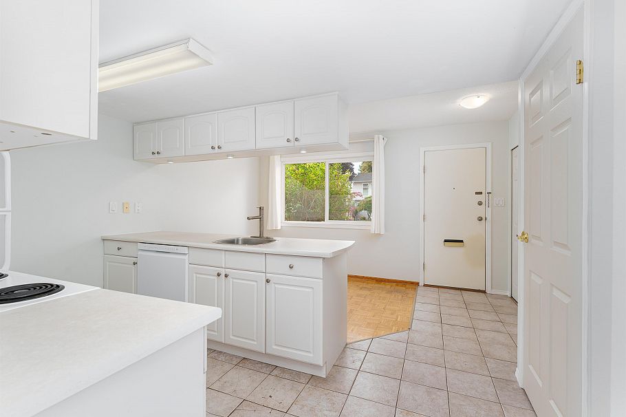 5 3554 E 49th Avenue Vancouver, BC - 11