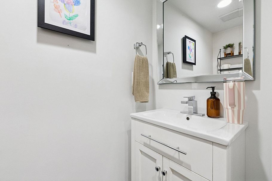 8528 Lighthouse Way Vancouver, BC - 14