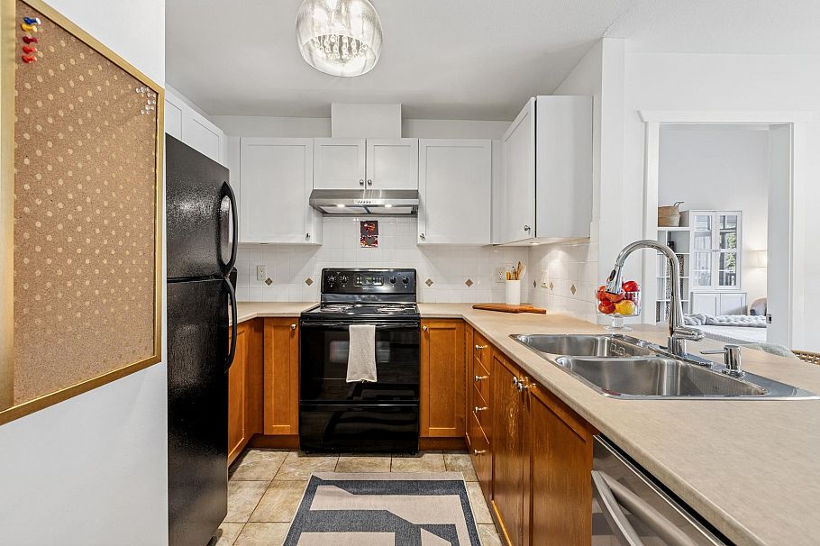 404 183 W 23rd Street North Vancouver, BC - 10