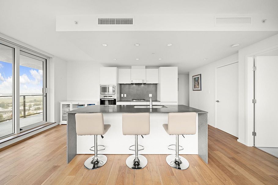 1808 8555 Granville Street Vancouver, BC - 1