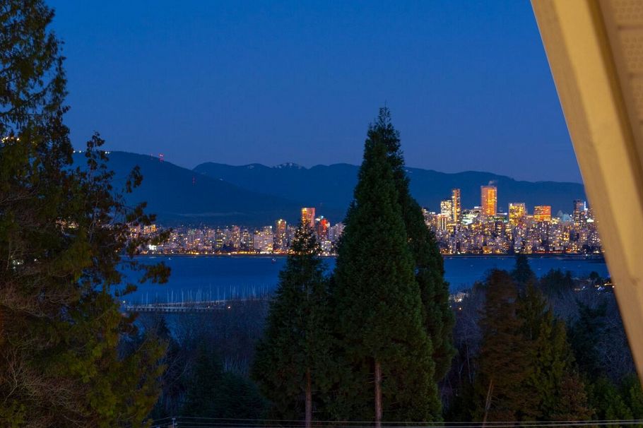 4426 W 4th Avenue Vancouver, BC - 4