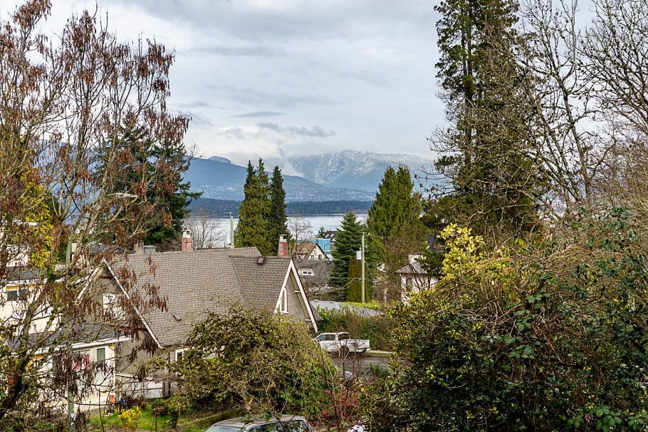 4534 W 5th Avenue Vancouver, BC - 5